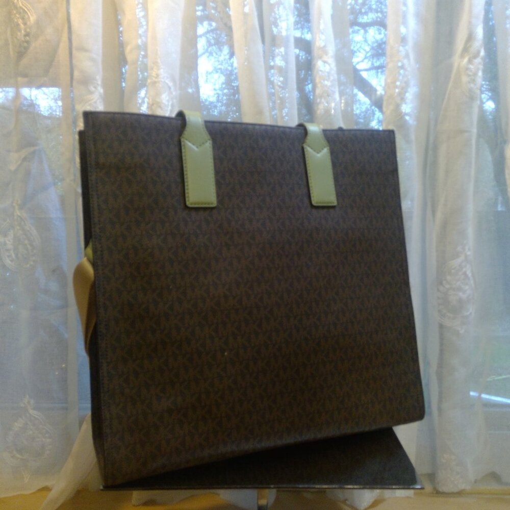 Michael Kors Kenly Large North South Tote Signature Brown Light Sage NEWwith tag